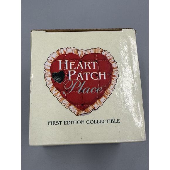 Heart Patch Place Christmas Bear Figurine Knitting Christmas Tree 1996 Vintage - Picture 9 of 9